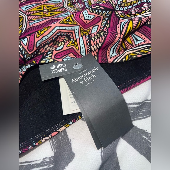 Stylish One piece Swimsuit - Picture 2 of 3